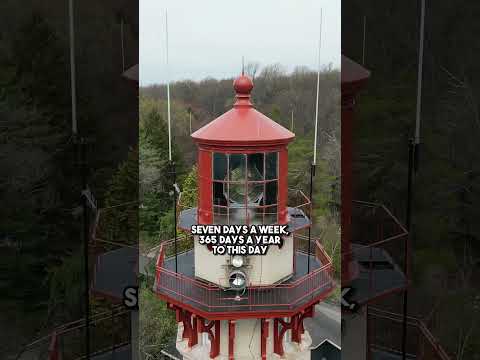 💡 Have you ever seen this view of the Staten Island Range Lighthouse on Lighthouse Hill?