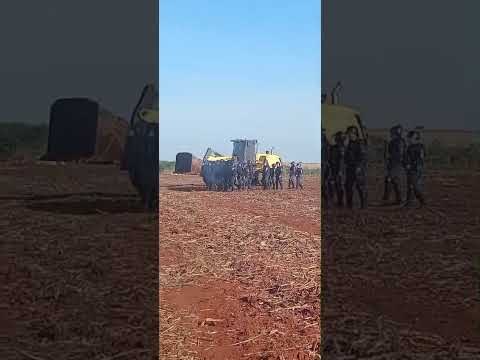 Batalhão de Choque ataca índios Guarani-caiouá e escolta trator na retomada Guyraroká em Caarapó/MS