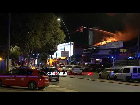 Declarado un incendio de gran magnitud en el polígono de Son Castelló (Palma)
