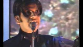 Cornershop with Brimful of Asha on TOTP in 1998