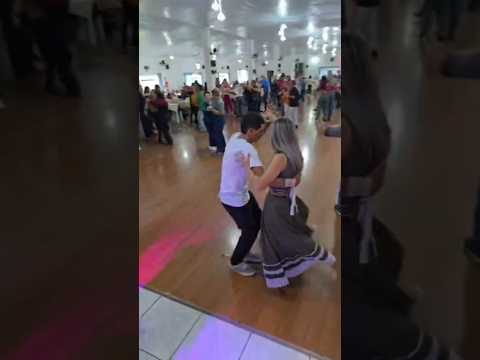 no Valdir Trentin clube do Vovô em Chopinzinho no Paraná.Brasil #shotrs #baile #dancarinos #dança