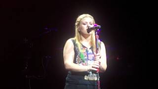 Kelly Clarkson Fan Request Charlotte: &quot;Fade Into You&quot; - (Mazzy Star cover) 09/12/2012