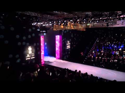 Saludo de Juan Duyos tras el desfile MBFWM 2015