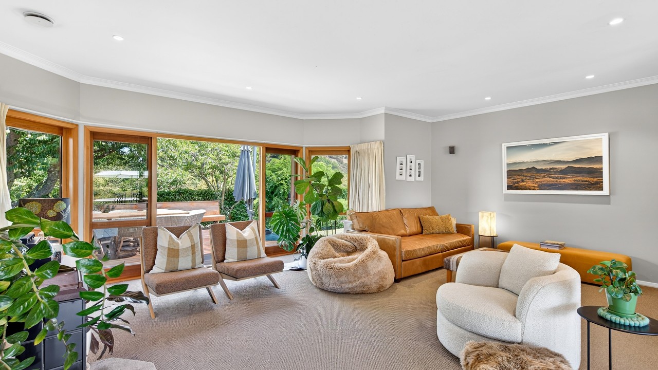 Luxury Lifestyle, Two Dwellings Plus Income