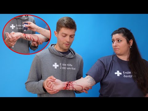 Erste-Hilfe-Tutorial: Druckverband bei stark blutenden Wunden