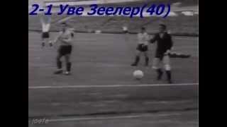 Uwe Seeler trifft 1958 gegen Argentinien