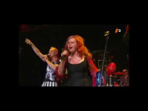 The B-52's - Keep This Party Going (Montreux 2007)