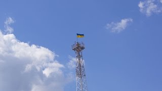 preview picture of video 'У Баранівці на 50-метровій вишці встановили прапор України'