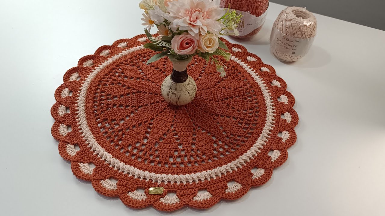 CROCHET CENTERPIECE BY DANIELE IN EASY, VERY FAST CROCHET
