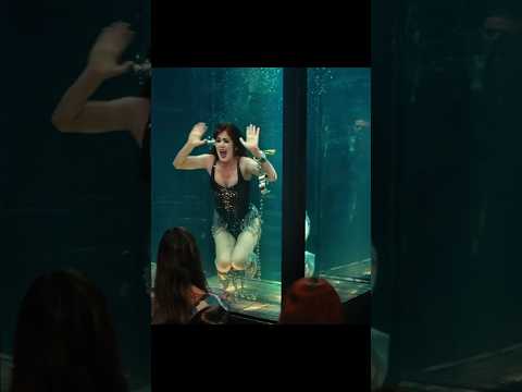 Coinc&eacute;e dans l&rsquo;aquarium pendant un tour de magie ! 😱 #film #movies #series