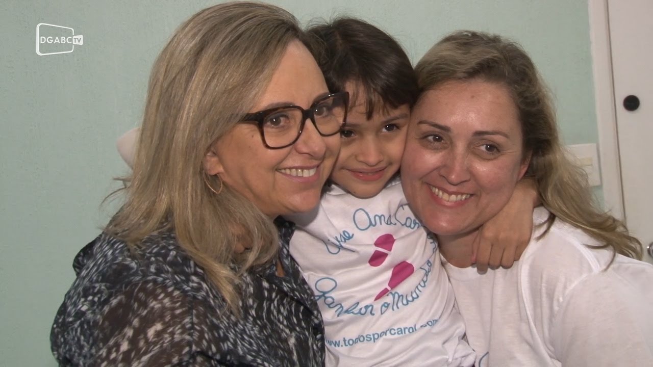 Menina Carol arrecada US$ 50 mil para viagem aos Estados Unidos; veja vídeo da entrevista