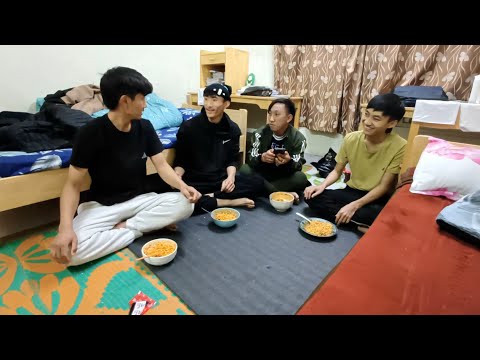 Spicy Samyang Eating Challenge with Friends.