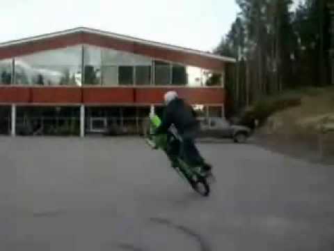 temppuilua..vanhin video.