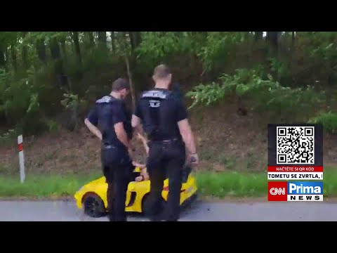 Tak my vycouváme. Policie zveřejnila záběry z kontroly dětí, které ujely v malém sporťáku