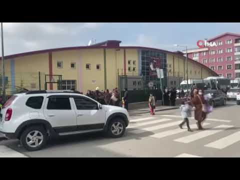 Sinir krizi geçiren şahıs ilkokuldaki 20 kişiyi rehin aldı