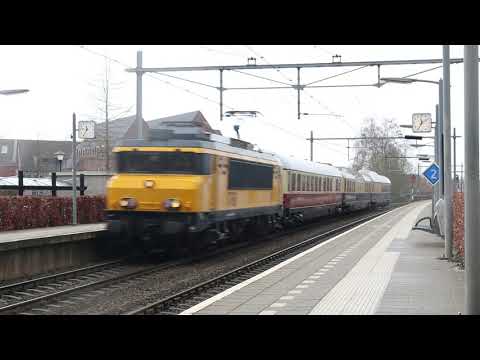 NSM 1768 with 3 Rheingold wagons passes through Twello.