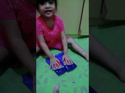Unboxing ice cream . Nadira
