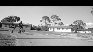 Zoe Nes - Ain't Lookin Back (Official Music Video)