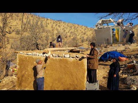 Nomadic lifestyle: 🏠Continuing to build roofs with wooden beams to protect against the cold❄️🪵