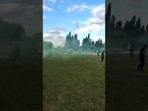 Fray sale a la cancha en Dalmacio