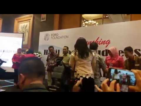 Bupati Kebumen Menerima Penghargaan Transparansi Anggaran