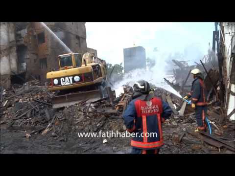 Fatih Balat mahallesi Vodina caddesi ve Yıldırım caddleri üzerindeki tarihi binalarda yangın korkutt