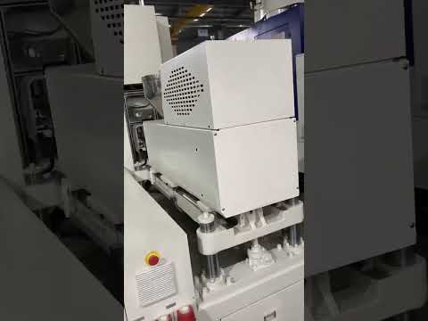 Hydraulic servo control horizontal injection molding machine...