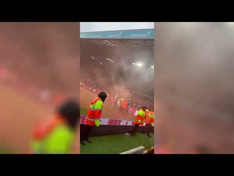 Manchester United Fans outsinging Leeds Fans / manutd 4 - 2 Leeds united