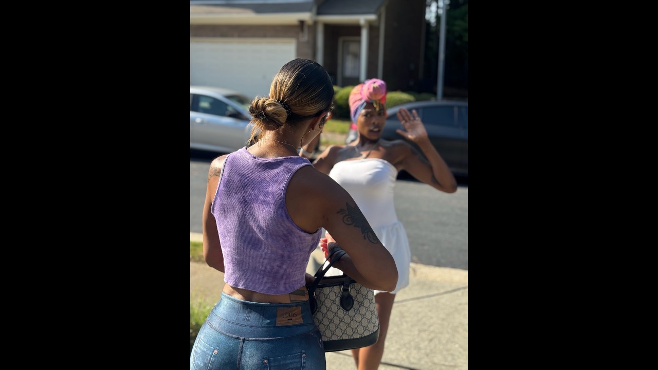 When MiMi pulls that THANG out her purse on the neighbor!