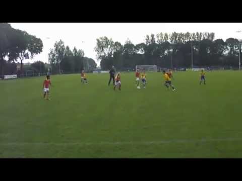 VSC valt meteen aan, en Michel scoort de eerste goal. 0-1!