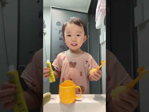 2岁8个月挑战独自给爸爸妈妈做早餐，看看我做得怎么样#volg日常 #亲子日常 #人类幼崽 #心心爸