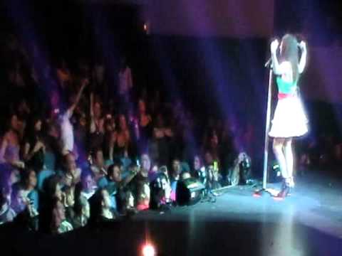 Concierto Paty Cantu GDL Jul-2011 Cover Shakira - Inevitable