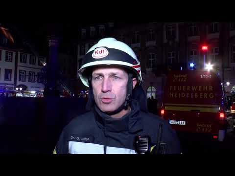 Großeinsatz am Marktplatz: Feuerwehr muss Brand an der ,Zimmer Küche Bar' löschen