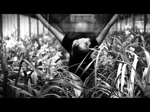 Cecilia Chailly's Aurora e Incanto (by Istanti) video  by Raoul Iacometti for Green Attitude