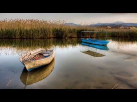 Lonesome Boat man with real rowing sound