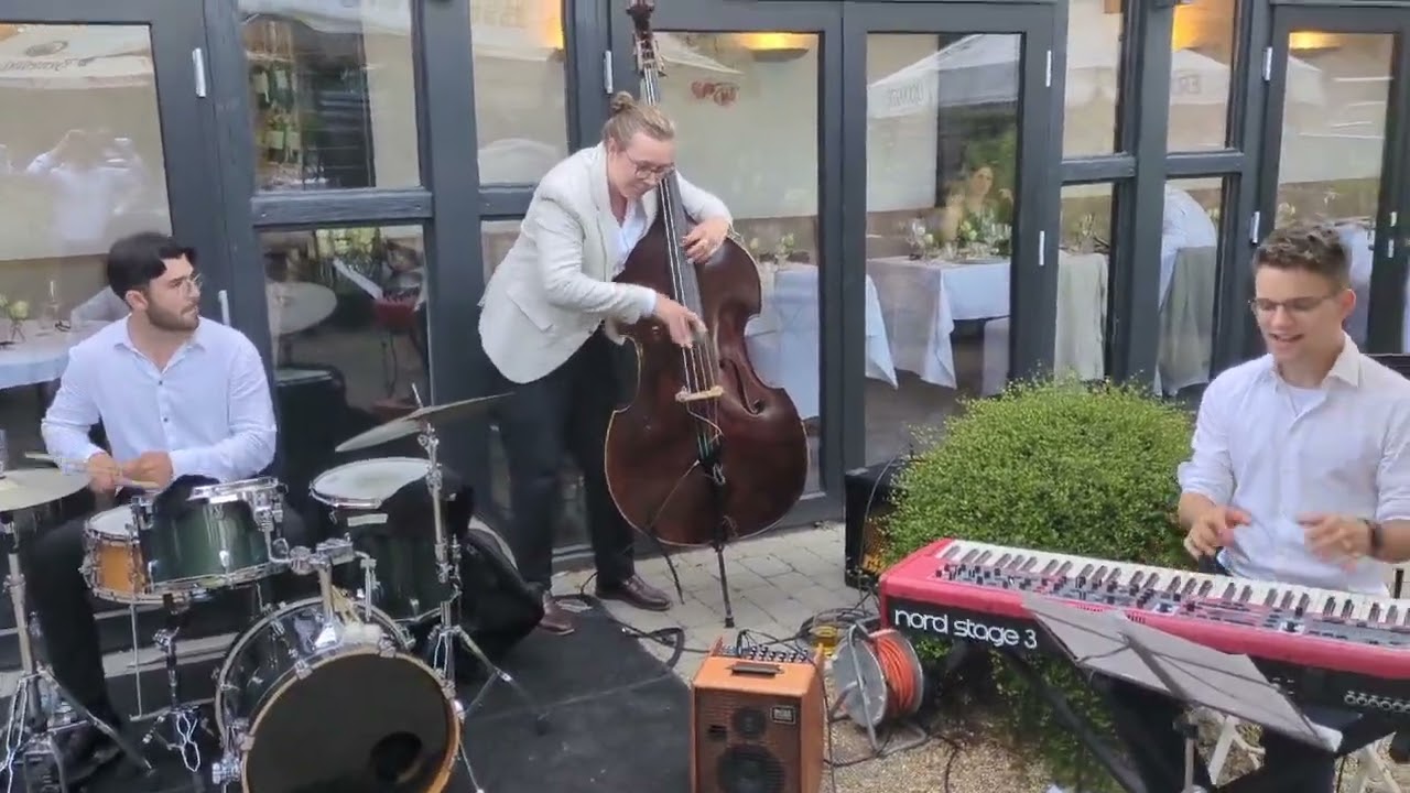 Swing & Celebrate Trio