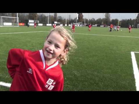 Voetbal wedstrijd DVSU MF1