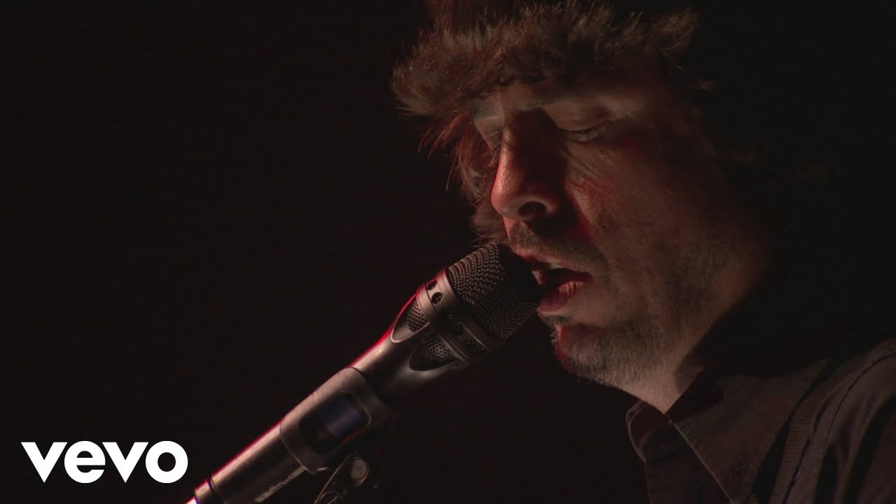 Foo Fighters - Friend Of A Friend (from Skin And Bones, Live in Hollywood, 2006) - YouTube