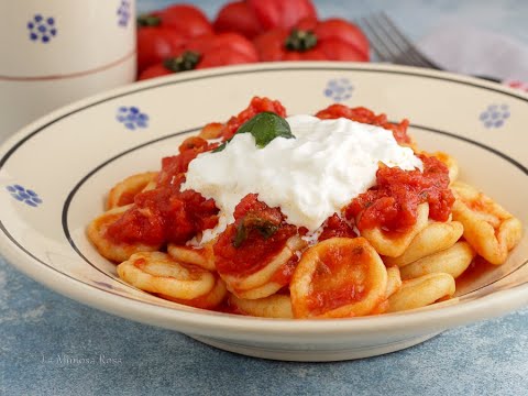Orecchiette al sugo con stracciatella o burrata