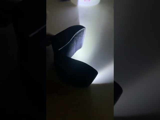 Vídeo relacionado con Caja de Pendientes con Luz LED, Pendiente Estuche de Exhibición Terciopelo, Caja de Almacenamiento de Joyería LED para Propuesta Compromiso Matrimonio, Día de San Valentín, 5.8*6.3*5cm, Azula