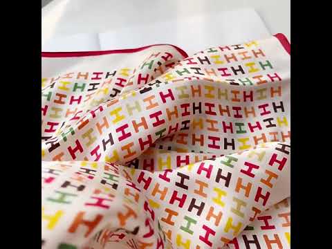 Petit foulard carré imprimé en soie de mûrier 21