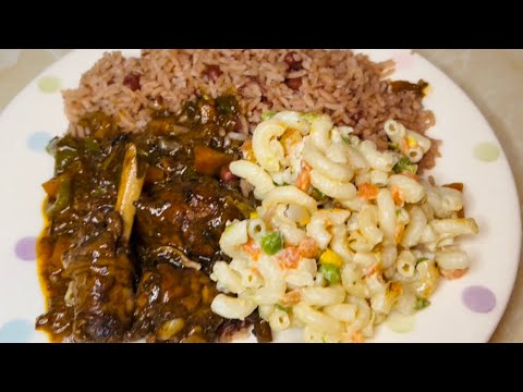 HOW TO MAKE JAMAICAN BROWN STEW CHICKEN RICE AND PEAS | COUNTRY COOKING | @Tioniastyles