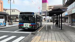 【右左折アラームの操作部は撤去済み】近江鉄道バス車番1453いすゞエルガ車種PKG-LV234L2小幅町 八幡堀 北之庄ラコリーナ経由長命寺行き近江八幡駅北口バス停発車シーン
