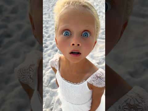 And I'm walking, walking on the moon) VIRAL VIDEO #viralvideo #dance #trending #eseniiamikheeva #...