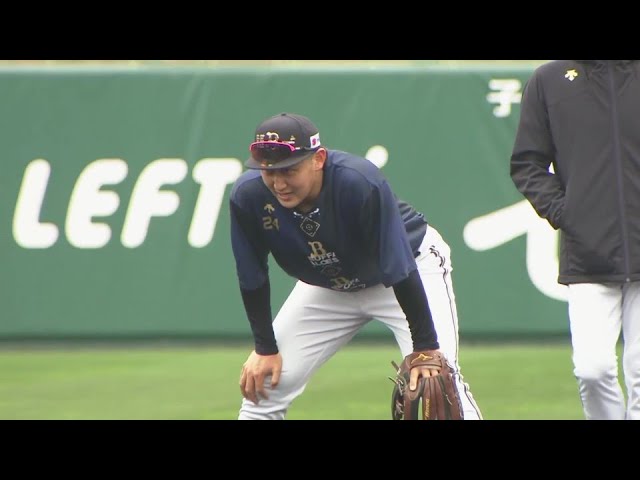 【春季キャンプ】ツンデレ関係継続!? バファローズ・中嶋聡監督見守る中、紅林弘太郎が守備練習!!  2024年2月2日 オリックス・バファローズ