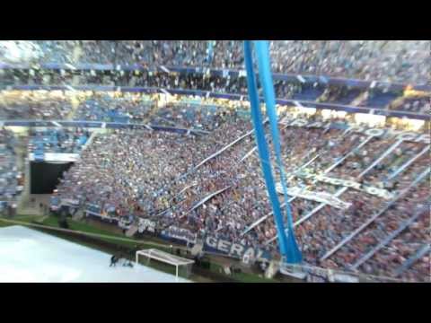 "Arena do Grêmio - Geral cantando "Queremos a Copa" [HD]" Barra: Geral do Grêmio &bull; Club: Grêmio