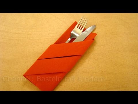 Servietten falten: Bestecktasche falten - Einfache Tischdeko basteln