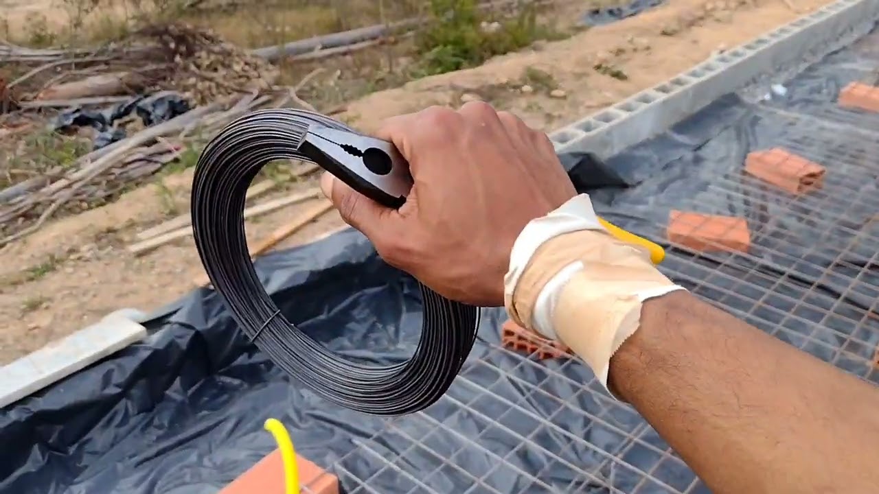 5. COLOCAÇÃO DA BRITA, LONA PLÁSTICA E MALHAS DE AÇO NO RADIER