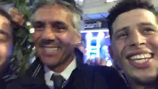 استقبال حار لرشيد نكاز بالورود من طرف الجالية الجزائرية المقيمة بفرنسا 30/03/2019 💐💐💐💐💐💐💐💐💐