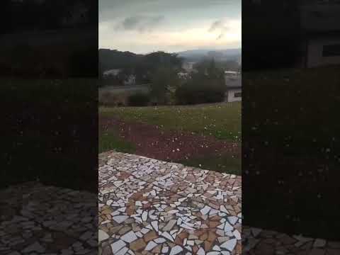 #Granizo em Caseiros,região norte/Nordeste do RS nesta Qui,6/8/2026⛈️